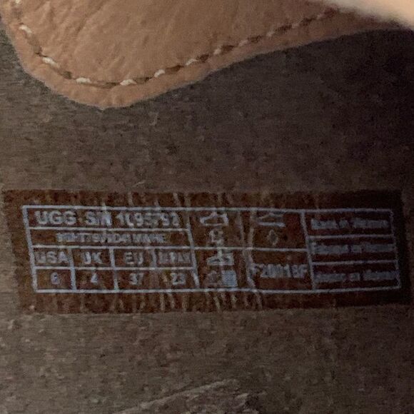 UGG women’s Elysian brown booties sz 6 - Picture 3 of 6